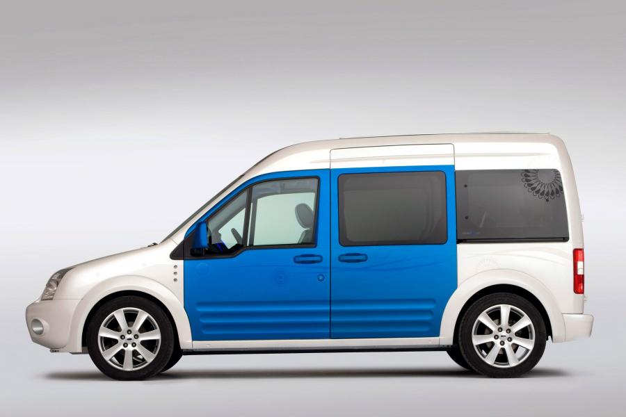  Ford Transit Connect Family One Concept 2009 года  (фото 14 из 39)
